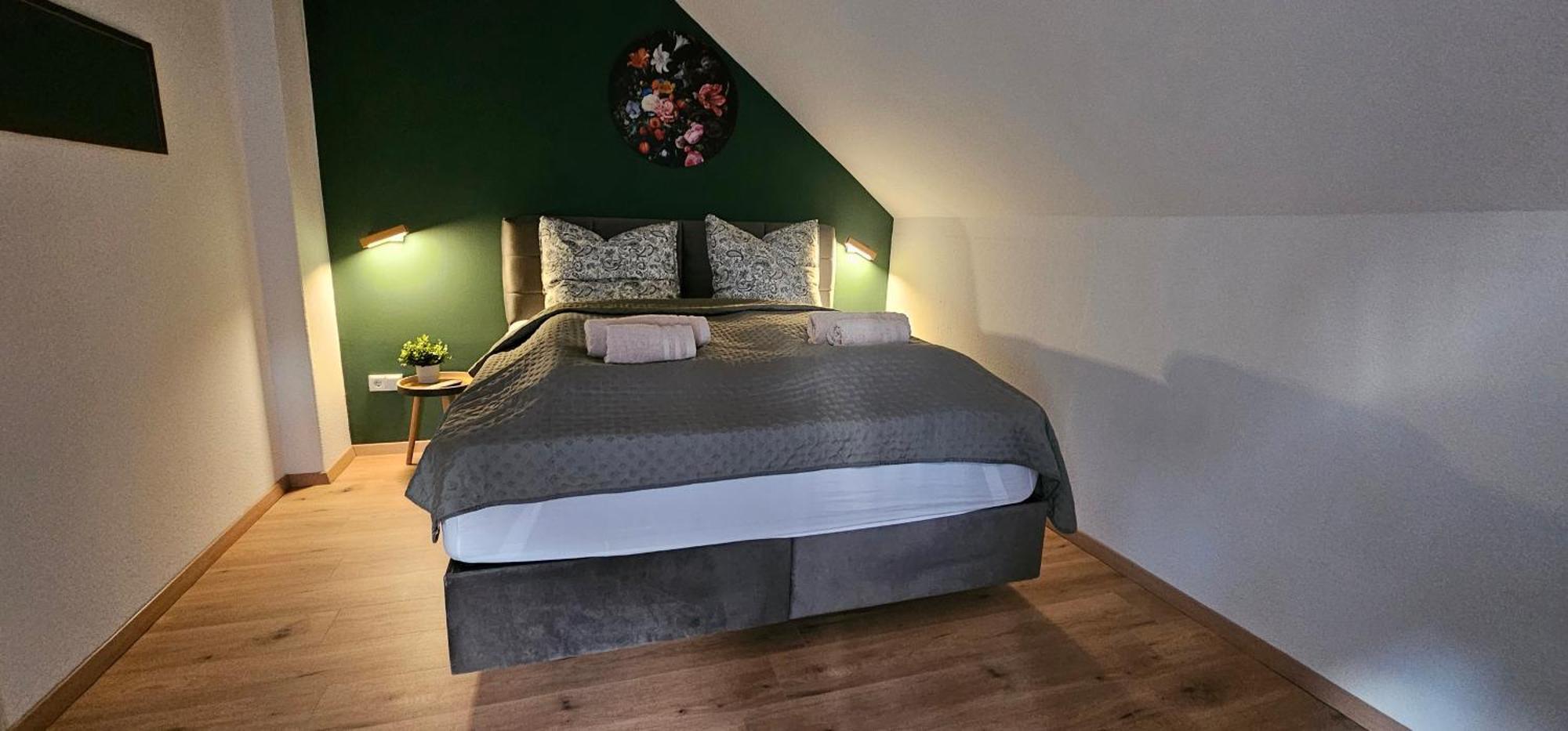 Dimi Living - Mit Kueche & Max 4 Personen * Oberhausen (North Rhine-Westphalia)